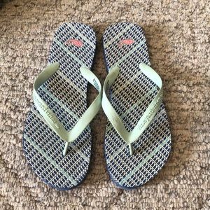 Vineyard vines blue whale flip flops